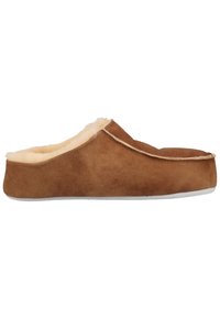 Brune ruskinds slippers med en blød cremefarvet foring, lav profil og en flad grå sål. Har en syet søm på overdelen.