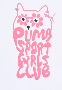Balts audums ar pūkaini pūčis attēlu, rozā ziediem un tekstu "PUMA SPORT GIRLS CLUB" rozā, matētā burtnīcā.