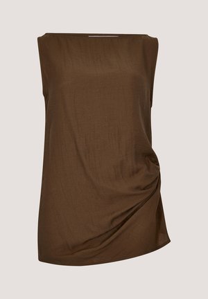 Top marrone senza maniche con collo alto e dettaglio arricciato sul lato destro, realizzato in tessuto leggero.