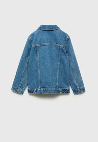 Jeansjacke in hellblauer Farbe, klassischer Kragen, lange Ärmel und sichtbare Nähte. Verfügt über zwei hintere Schulterpasse-Nähte und Taschenklappen.