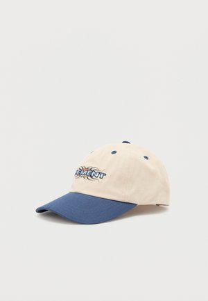 Gorra de béisbol beige con visera curva azul, ojales de ventilación azules y logo bordado "ELEMENT" en azul y blanco en la parte delantera.