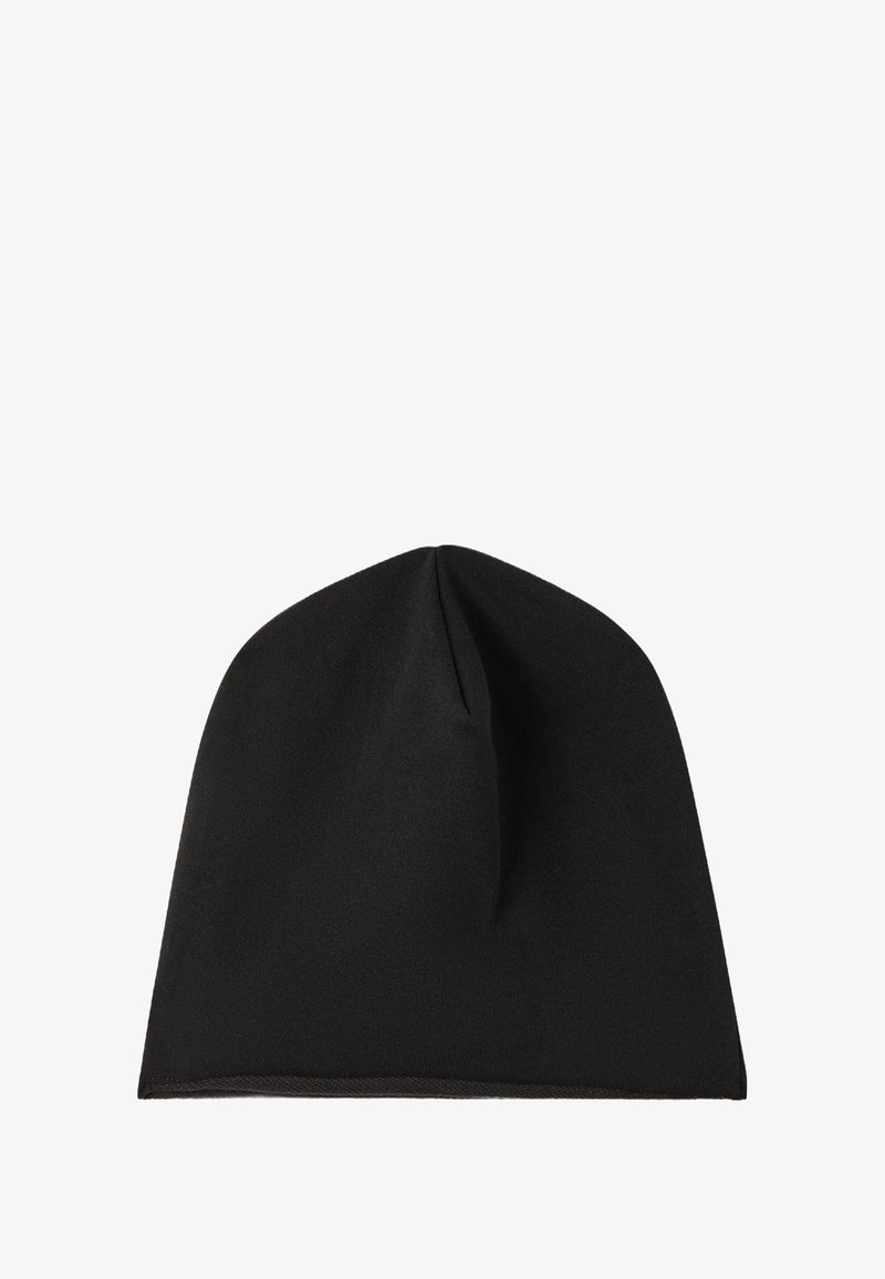 Berretto nero realizzato in tessuto morbido, con una parte superiore senza cuciture, forma leggermente allungata e una texture liscia. Senza decorazioni.