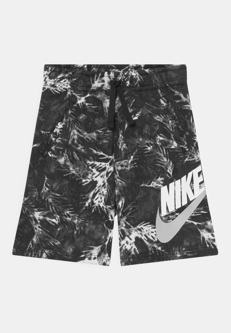Czarno-białe szorty Nike z efektem tie-dye, ze ściągaczem w talii, bocznymi kieszeniami oraz dużym białym logo Nike na dolnej prawej nogawce.