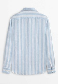 Chemise à manches longues bleu clair et blanche à rayures verticales, vue de dos, avec poignets boutonnés et col classique.