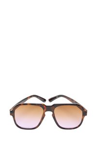 Okulary przeciwsłoneczne w stylu żółwiowym z kwadratowymi, kanciastymi soczewkami. Gradientowe soczewki przechodzą od jasnobrązowego do różowego. Smukła plastikowa oprawka z mocnymi zausznikami.