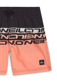 Shorts da bagno da uomo con una sfumatura di colore dal nero al corallo, caratterizzati da una tipografia nera audace, vita regolabile e patch del logo O'Neill.