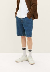 TOM TAILOR DENIM LOOSE FIT - Jeansshorts - clean mid stone blue denim