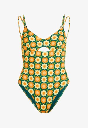 Eendelig badpak met groene achtergrond en oranje, crèmekleurig bloemenpatroon, voorzien van dunne verstelbare schouderbandjes en een uitsparing aan de voorkant onder de buste.