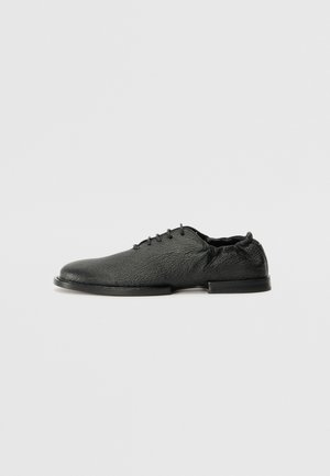 Lace-ups - black