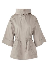 Beżowy płaszcz przeciwdeszczowy z kapturem, zamkiem błyskawicznym, elastycznym sznurkiem w talii, rozkloszowanymi rękawami i dwoma przednimi kieszeniami. Gładka, wodoodporna tkanina.