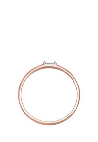 Roséguld ring med en slät, tunn band och en liten rektangulär ställning för ädelstenen högst upp. Enkelt och elegant design.