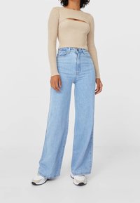 Stradivarius Sweter