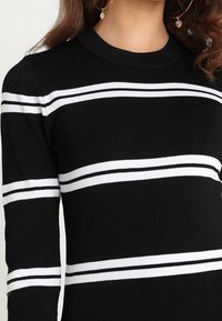 Envii Stickad klänning - black