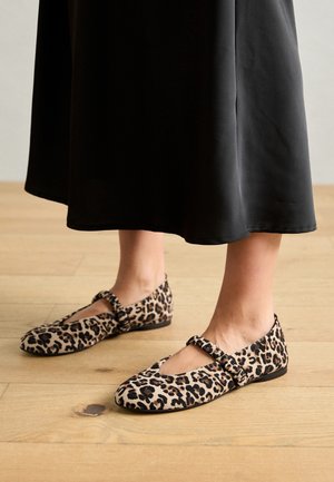 Kennel + Schmenger Ballerinat nilkkaremmillä - black