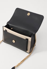 MICHAEL Michael Kors CLAIRE  - Skulderveske - black