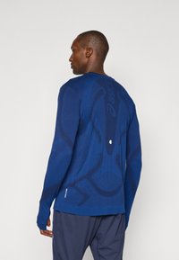ASICS ROAD granatowy