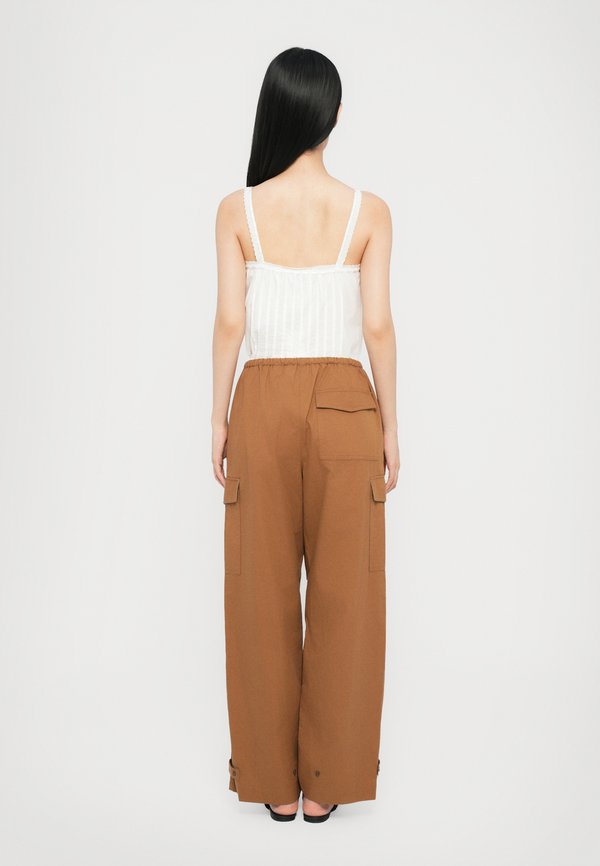 FEATH - Cargo trousers - bronze4