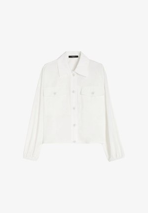 Camicia bianca a maniche lunghe con bottoni, due tasche sul petto e colletto classico, con polsini elasticizzati e orlo dritto.
