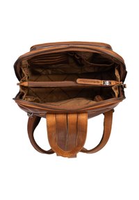 Borsa in pelle marrone con chiusura a zip, dotata di un ampio interno con più tasche, foderatura testurizzata e doppi manici.
