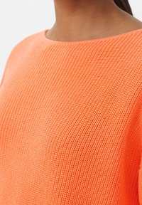 comma casual identity Sweter