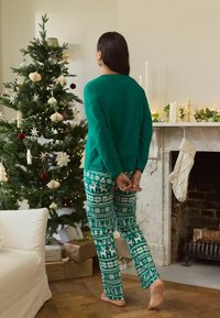 Next FAIRISLE PATTERN LONG SLEEVE SET - Pidžaamad - green