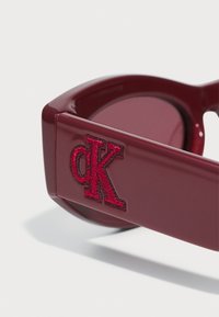 Calvin Klein Jeans Napszemüvegek - burgundy