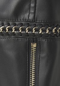 Guess ALICE CHAIN - Dirbtinės odos striukė - jet black