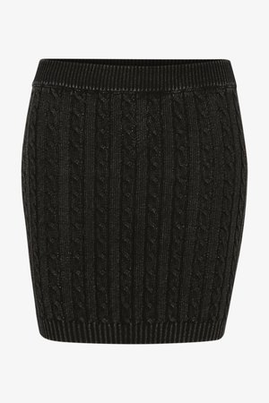 Czarna dzianinowa spódnica z prążkowaną fakturą i wzorem w warkocze, elastycznym paskiem oraz dopasowanym krojem.