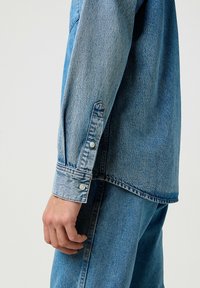 Wrangler Camisa - indigo valley