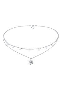 Sølvlags kæde med en solvedhæng, runde perler og et delikat kædedesign med en lobsterkrog-lukning.