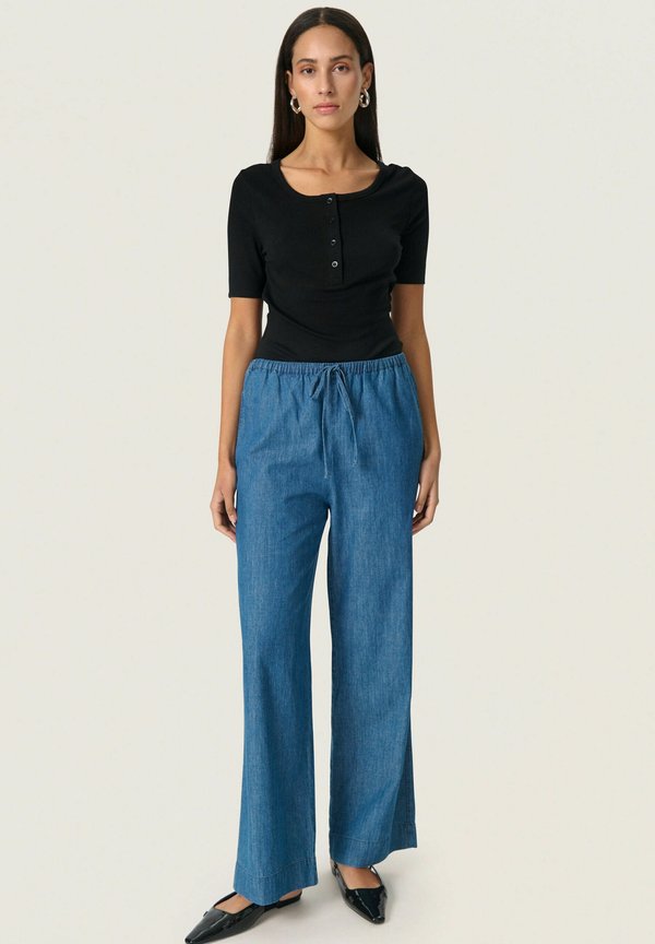 CHAMY FAUSTINA  - Flared Jeans3