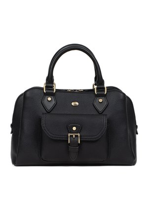 Borsa a mano in pelle nera con texture, doppi manici, tasca frontale con fibbia e dettagli metallici dorati su sfondo bianco.