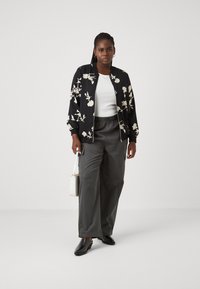 Vero Moda Curve VMNEWHALLIE - Bomber Jacket - black/paya