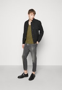 DRYKORN QUENTIN - T-shirt básica - olive