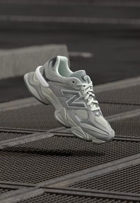 U9060 UNISEX - Baskets basses - grey