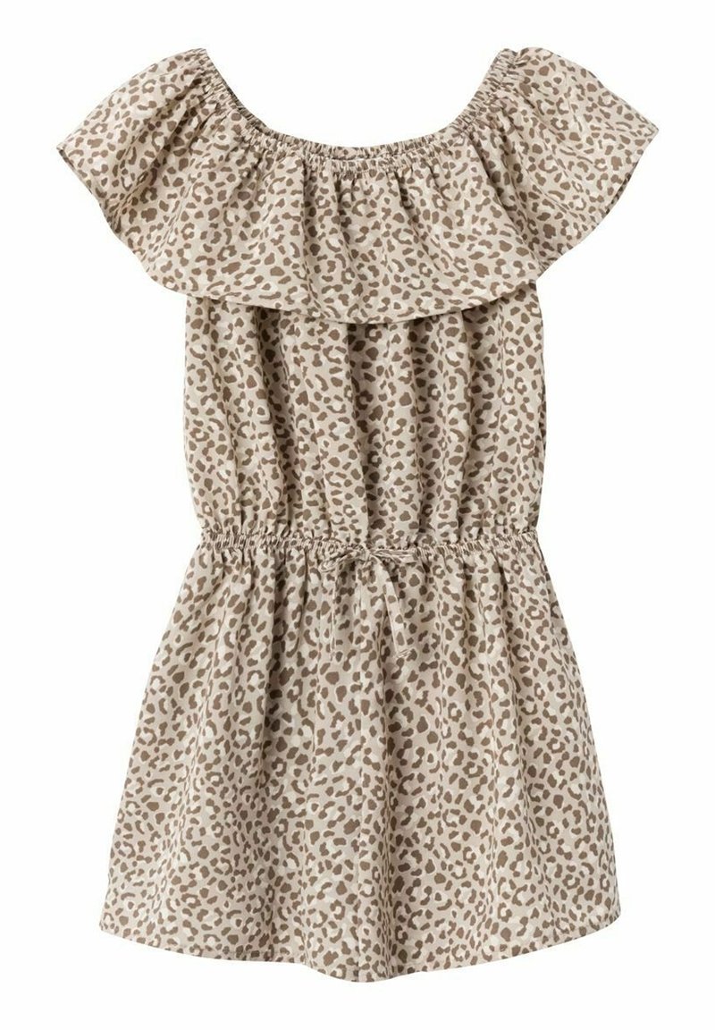 Robe courte beige avec imprimé léopard marron, encolure élastique épaules dénudées, détail volanté et taille cintrée avec cordon.
