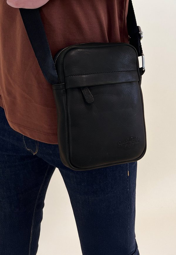 KARL - Umhängetasche