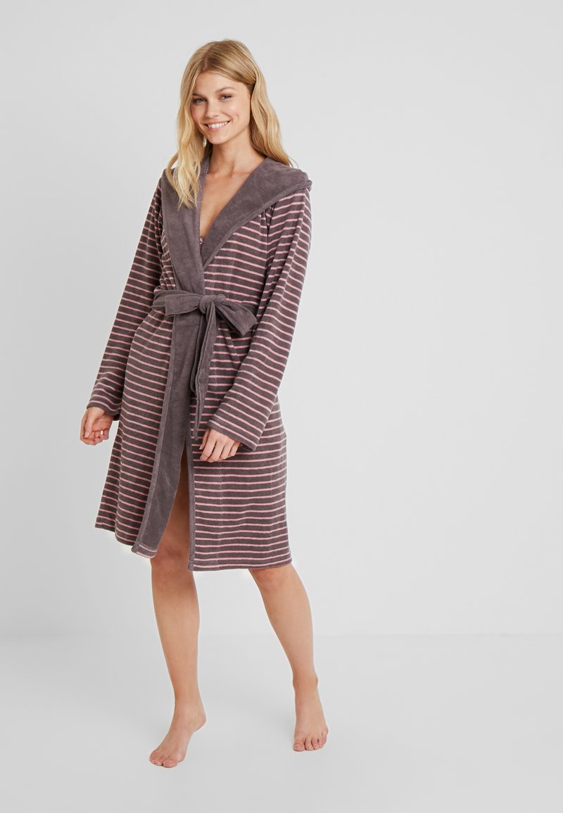 bademantel damen lang schiesser