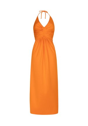 Mouwloze oranje halterjurk met maxi-lengte, geplooide buste en vloeiende rok, ontworpen voor casual zomerkleding.