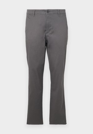 Calças de algodão cinzas com corte reto, fecho frontal com botão e bolsos padrão. Textura lisa e sem padrões ou acentos visíveis.