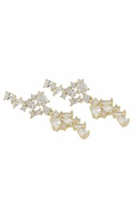 Guldtonade örhängen som har en blandning av runda, päronformade och rektangulära klara ädelstenar arrangerade i en kaskaddesign.