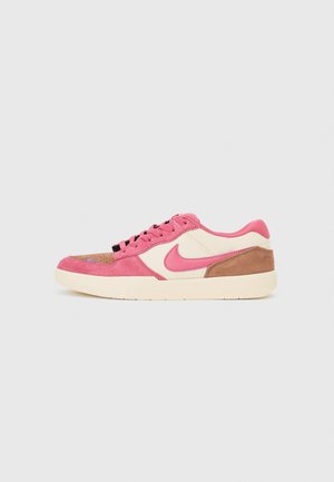 SB FORCE 58 - Matalavartiset tennarit - pale ivory/sweet beet/fauna brown/pale ivory/persian violet phantom