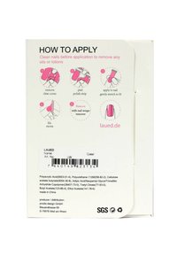 Nagelwickel-Anleitung auf einem hellen Hintergrund. Icons zeigen die Anwendungsschritte. Der Text ist in Schwarz und Pink. Ein Barcode und eine Materialliste sind enthalten.