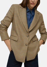 Blazer con motivo pied de poule giallo e blu, con rever a incavo, due tasche frontali e chiusura con un bottone.