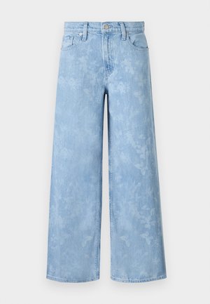 Svijetloplave široke traperice s izblijedjelim cvjetnim uzorkom, pet džepova i kopčanjem na gumu u struku. Traper tkanina s laganom teksturom.