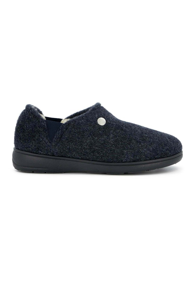 Scarpe slip-on in feltro grigio scuro con punta rotonda, suola in gomma nera e un piccolo dettaglio in metallo sul lato. Fodera interna morbida visibile.