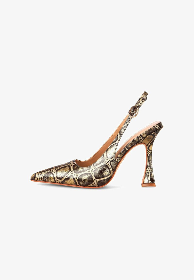 Spitz zulaufender Slingback-Schuh in Gold und braunem Giraffenmuster, mit einem gebogenen, transparenten Absatz und einem Knöchelriemen mit einer runden Schnalle.