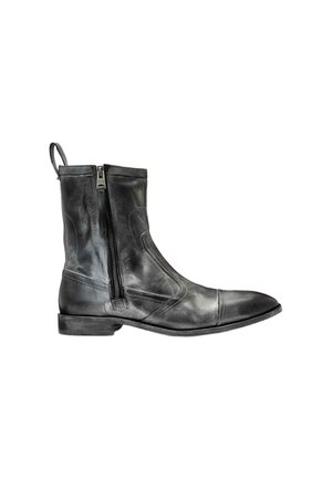 Bottine noire en cuir avec fermeture éclair latérale, bout arrondi, petit talon empilé et languette à l'arrière.