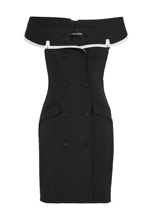 Robe noire portefeuille à manches tombantes, à double boutonnage, avec un bord blanc sur le col et des poches à rabat sur les hanches.