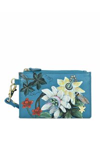 Türkisfarbene Lederbörse mit floralen und Insektenmotiven. Mit goldenen Beschlägen, Reißverschluss und abnehmbarem Tragegurt. Glatte Textur.